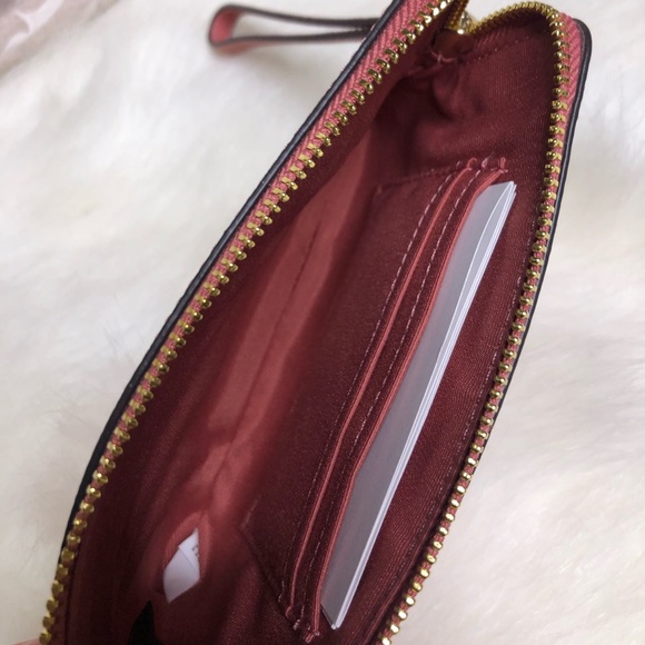 Coach NWT Rose Petal Wristlet - Picture 4 of 4